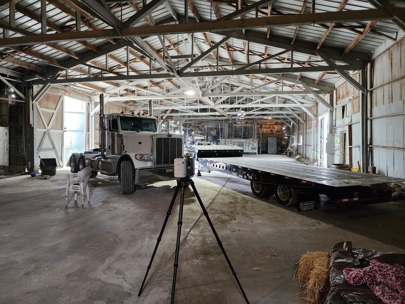 3D laser scanning an old warehouse with a complex structure in Texas for accurate as-built documentation and BIM modeling.
